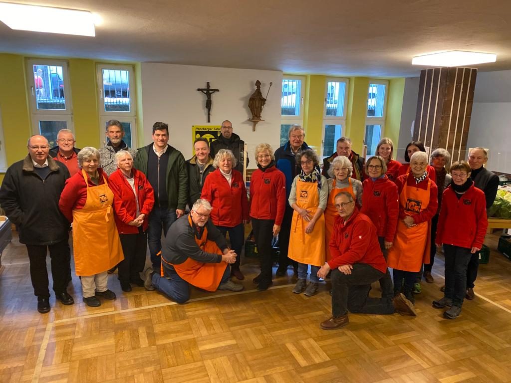 Team der Tafel mit den Vorständen